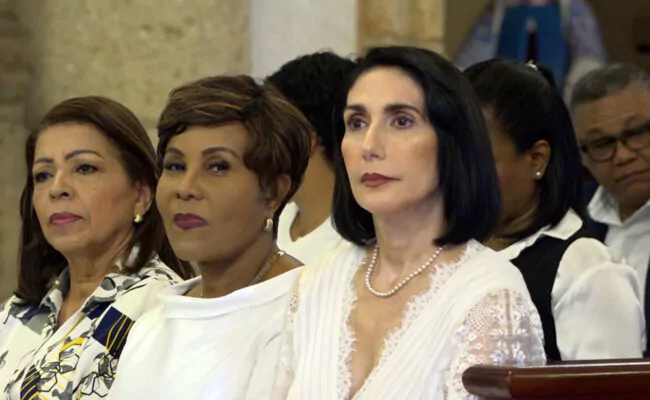 Primera dama aboga por regulación de centros de atención de niños que están informales