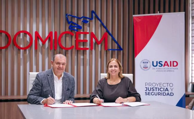 DOMICEM y USAID firman convenio para promover la cultura de paz y prevenir la violencia en Sabana Grande de Palenque