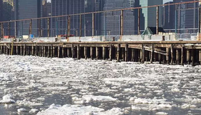 Potente frío congela el caudaloso río Hudson en el estado de Nueva York