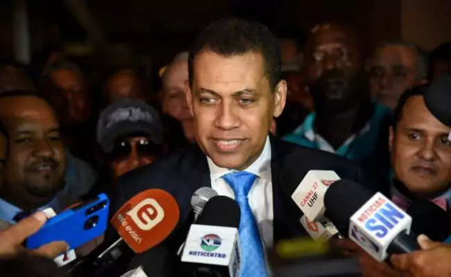 "Personas que hasta piensan con faltas ortográficas aspiran a ser Presidente de la República", advierte Guido Gómez Mazara