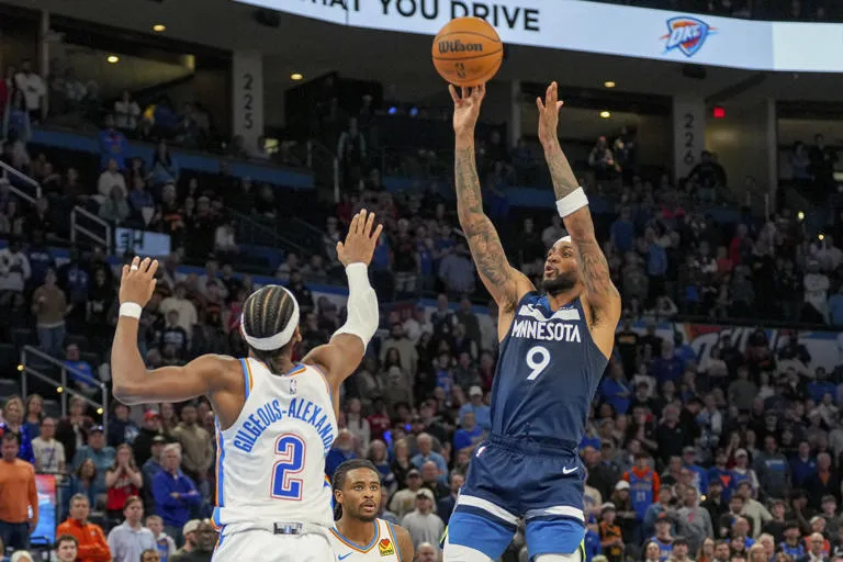 Timberwolves remontan un déficit de 25 puntos para vencer 131-128 al Thunder en tiempo extra