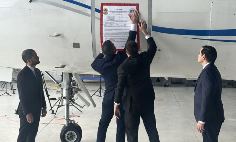 Avión del secretario de Estado de EE.UU. da media vuelta de camino a Múnich