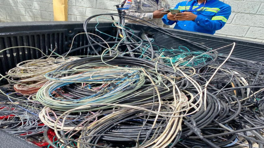 Edeeste desmantela 600 conexiones ilegales y capta nuevos clientes en El Seibo y SPM