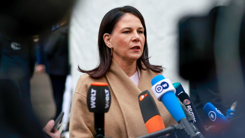 Ministra alemana de Exteriores se opone a que Rusia vuelva al G7, como propone Trump