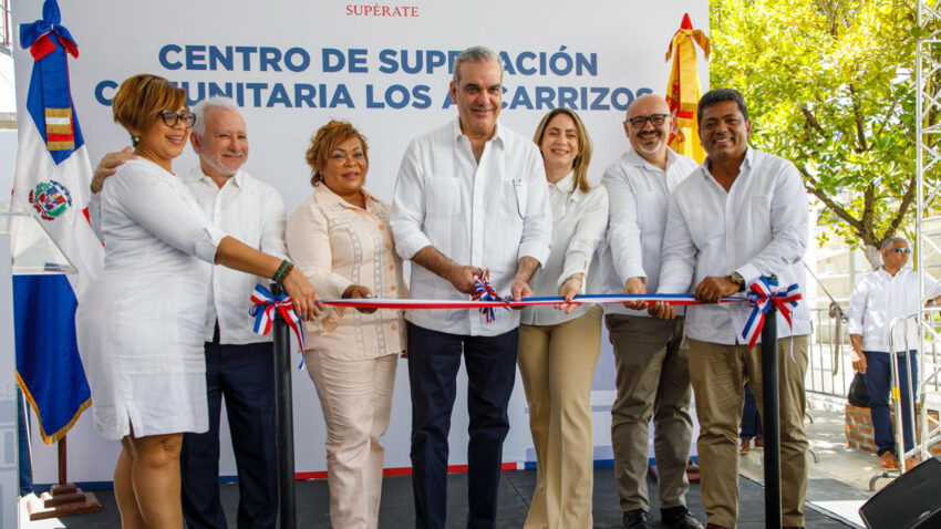 Presidente Abinader inaugura Centro de Superación Comunitaria Los Alcarrizos