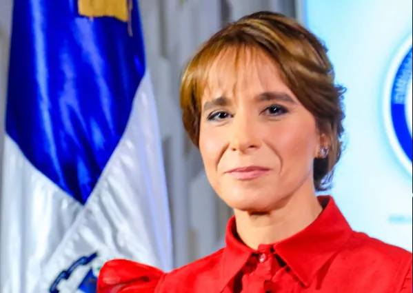 Luis Abinader designa a Patricia Villegas viuda Jorge Mera como embajadora en Portugal