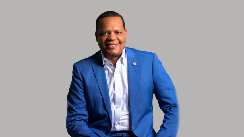 Eddy Alcántara califica de "peregrinas" las críticas de la oposición a la alocución del Presidente Abinader