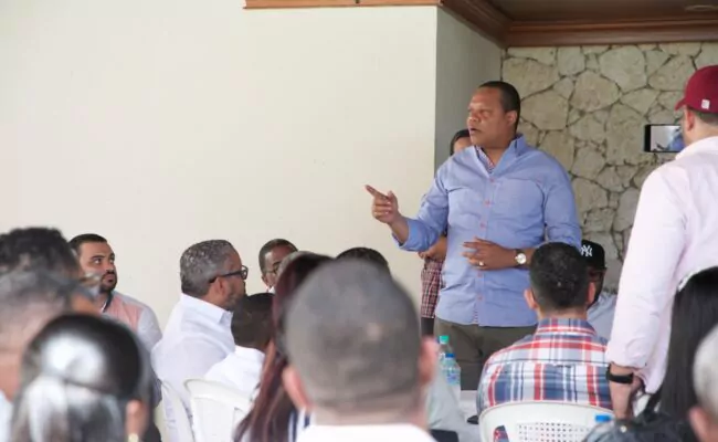 Eddy Alcántara instruye a su equipo político “iniciar cuanto antes el proceso de incorporación al PRM”