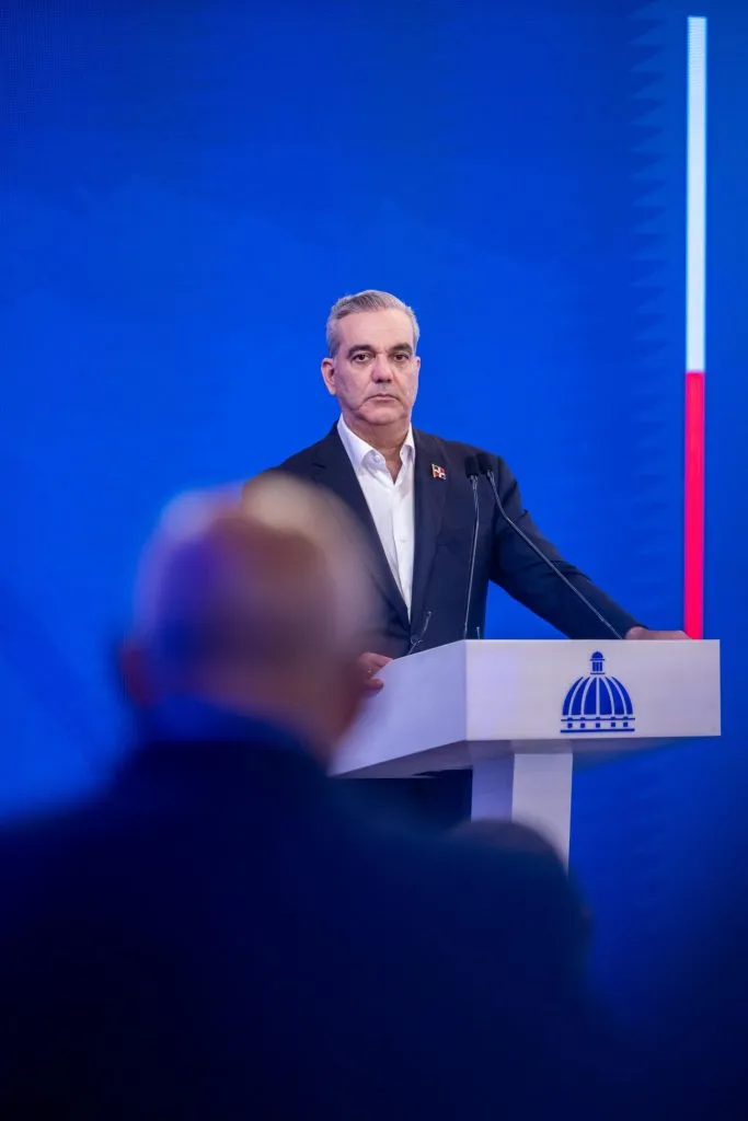 “El Que quiera dinero, que no vaya al gobierno” dice presidente Abinader