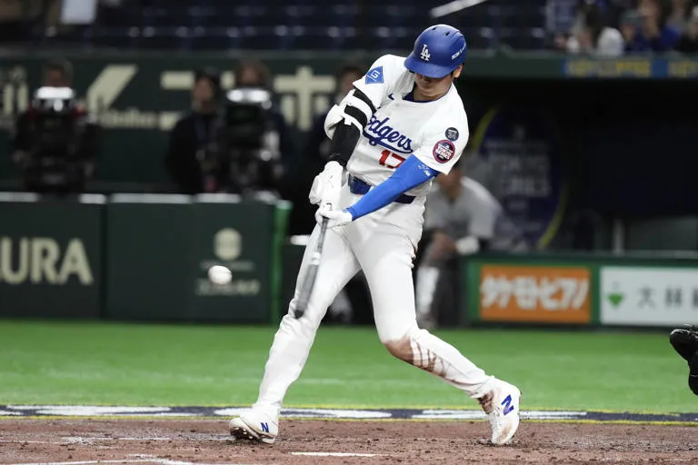 Shohei Ohtani deslumbró con su poder en un jonrón durante un partido de exhibición en el Tokyo Dome