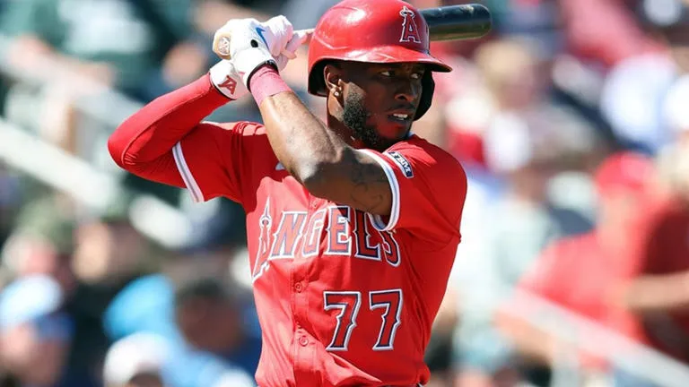 Tim Anderson concluye su etapa con los White Sox, recibiendo una emotiva ovación en su debut con los Angelinos.