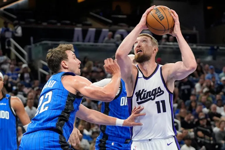 Paolo Banchero logró 24 puntos en tres cuartos, conduciendo al Magic de Orlando a una victoria de 121-91 sobre los Kings de Sacramento el sábado por la noche.