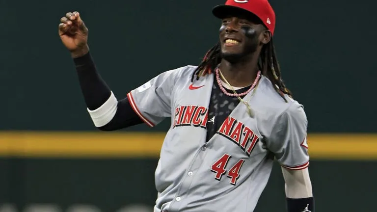 Elly De La Cruz se mantiene firme al lado de Juan Soto al empatarse en el liderato de jonrones entre dominicanos.