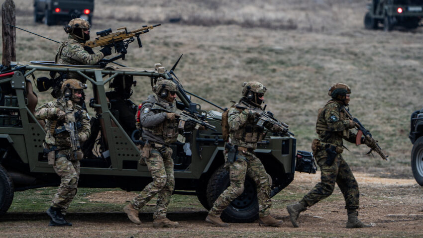 Asesor de Zelenski: Ucrania no requiere fuerzas de paz, sino unidades de combate de la UE.