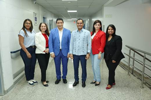 Director de la DIDA visita centro médico UCE