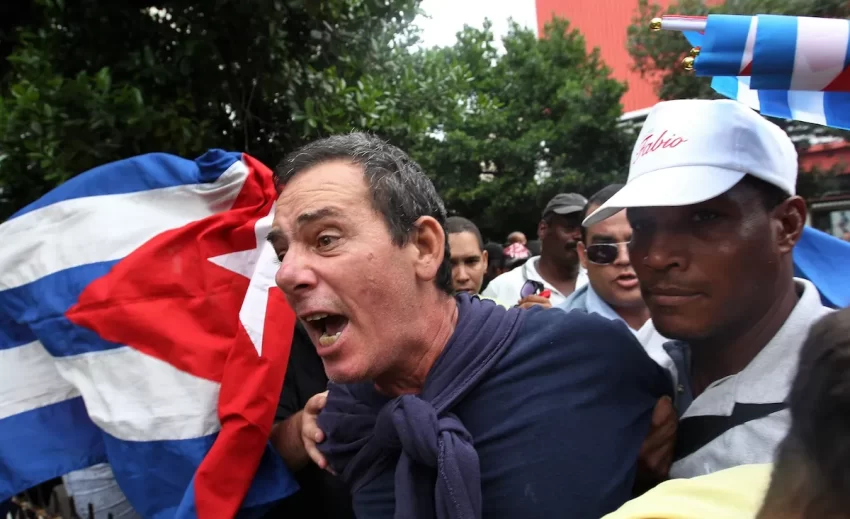 El gobierno cubano ha hecho público el anuncio de la liberación de 553 prisioneros, aunque la ONG Justicia 11J ha señalado que únicamente 200 de ellos son opositores al régimen.