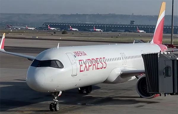Un A320 de Iberia Express declara emergencia tras salir de Madrid