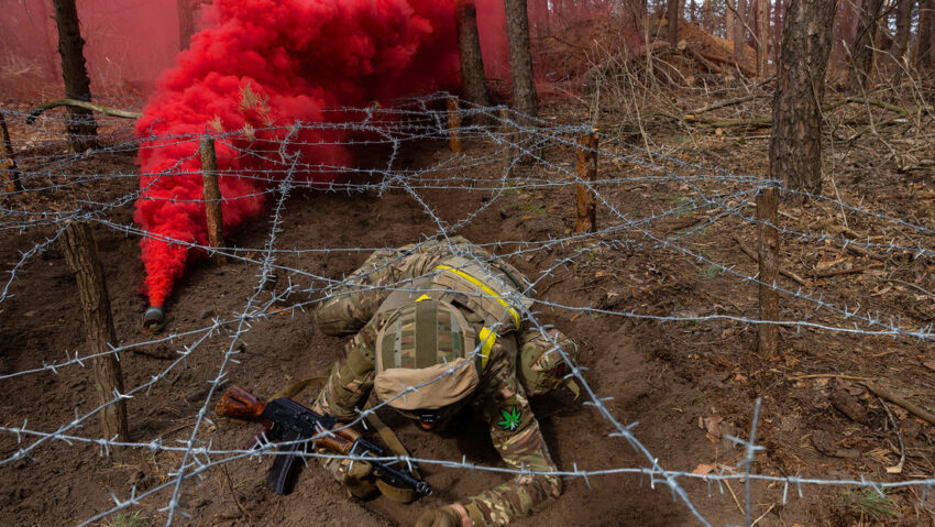 Ucraniano conoce a chica por Internet, acude a una cita con ella, pero resulta ser una trampa para movilizarlo
