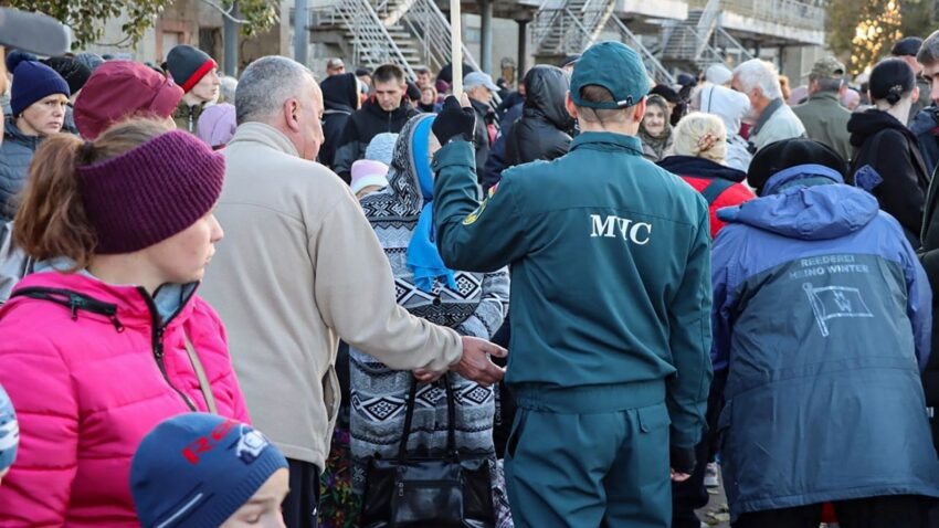 Un tercer grupo de civiles desplazados de Kursk regresa a su hogar desde Ucrania.