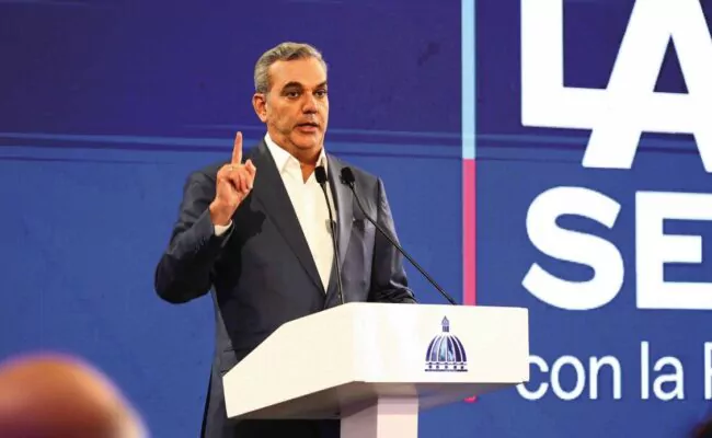 Abinader dice mantenerse al margen de aspiraciones presidenciales dentro del PRM