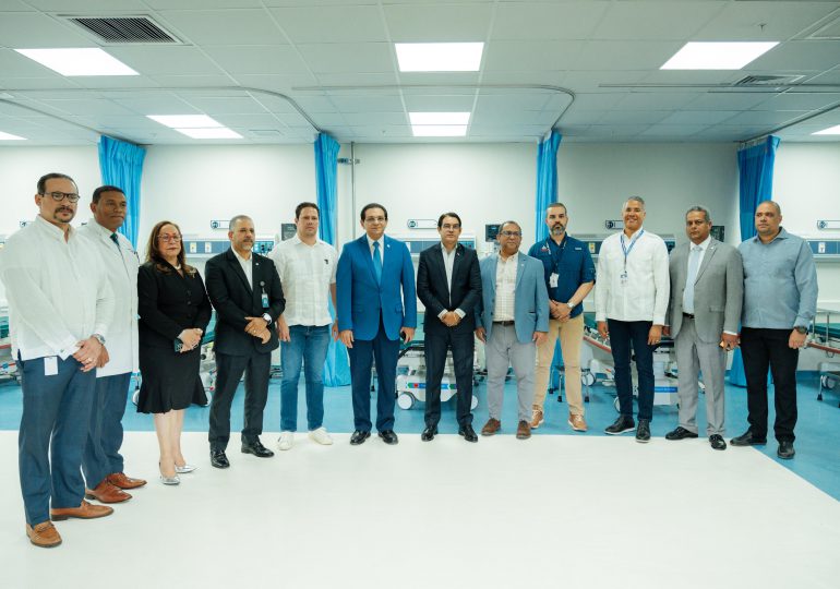 Ministro Bonilla entrega área de emergencia del Hospital Regional Universitario Cabral y Báez en Santiago