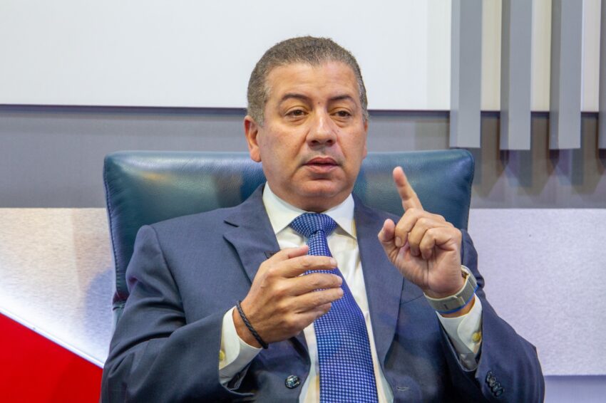 César Fernández dice con respuestas de Leonel sobre obras de su gobierno en Santiago presidente Abinader “salió trasquilado”