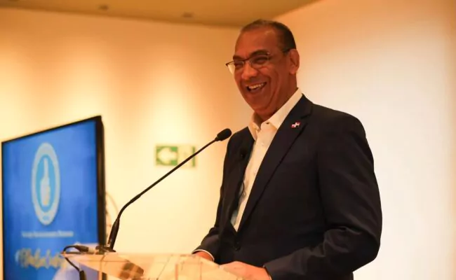 Deligne exhorta en España a fortalecer identidad y principios del PRM