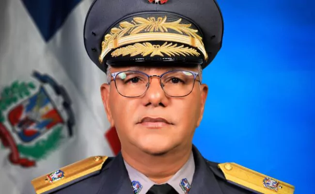 Presidente Abinader designa al general Pascual Cruz Méndez como director general de DIGESETT