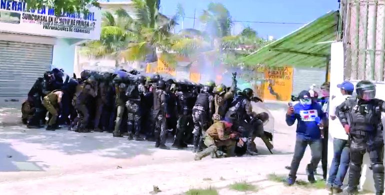 Haitianos celebran represión sufrida por dominicanos durante marcha pacífica en Friusa