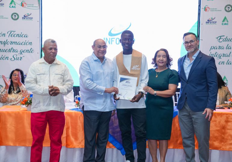 INFOTEP y Fundación Central Barahona entregan certificados a más de 300 participantes