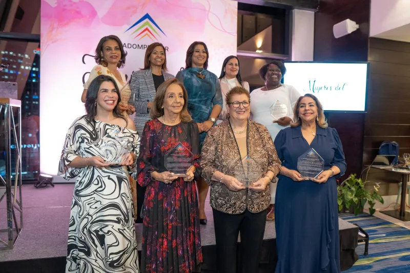 Adompretur reconoce a mujeres destacadas del turismo