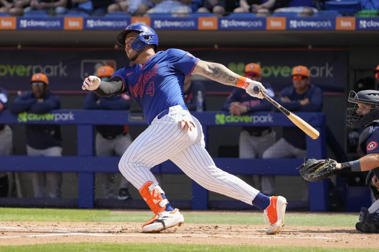 Los Mets activan al receptor Francisco Álvarez y al segunda base Jeff McNeil de la lista de lesionados