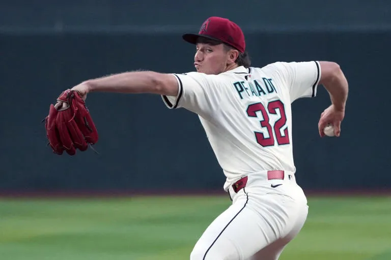 Brandon Pfaadt logró su cuarta victoria consecutiva como abridor, mientras que Pavin Smith despachó un jonrón de dos carreras que contribuyó a la victoria de los Diamondbacks de Arizona sobre los Rays de Tampa Bay, con un marcador de 5-1,