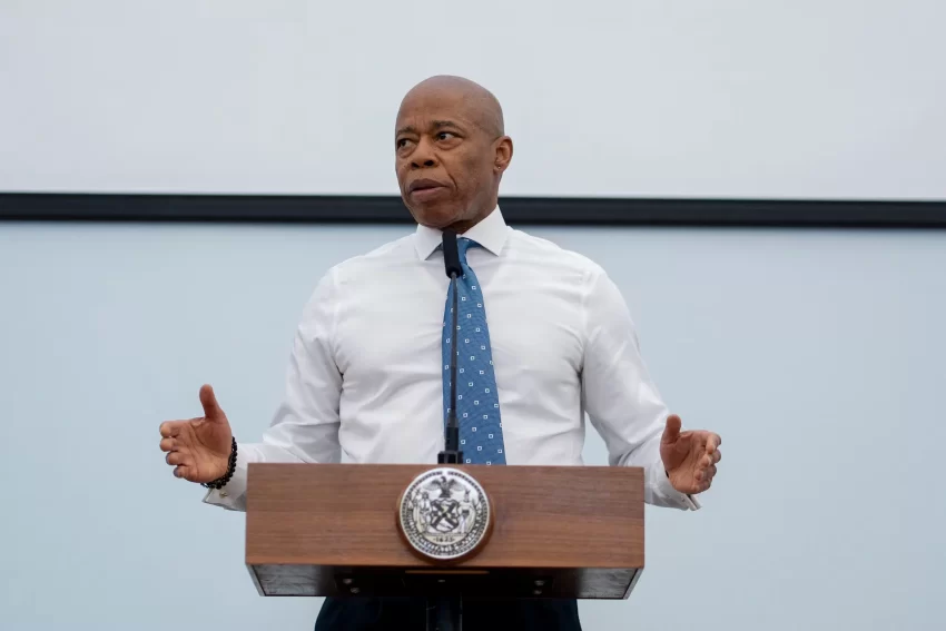 Alcalde encabeza oración por víctimas discoteca Jet Set