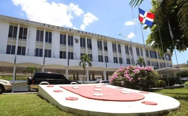 FP advierte no permitirá se siga utilizando Alcaldía de Santiago para negocios "opacos"; regidores PRM habrían apruebado venta irregular de solar municipal y transferencia de fondos