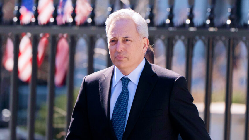 Asesor de la Casa Blanca: Los rusos "no son nuestros enemigos"