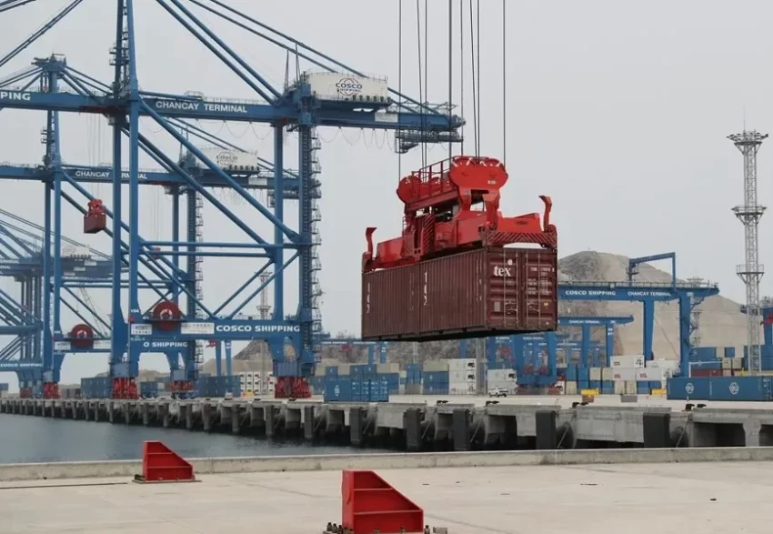 China eleva al 84 % aranceles a los productos estadounidenses