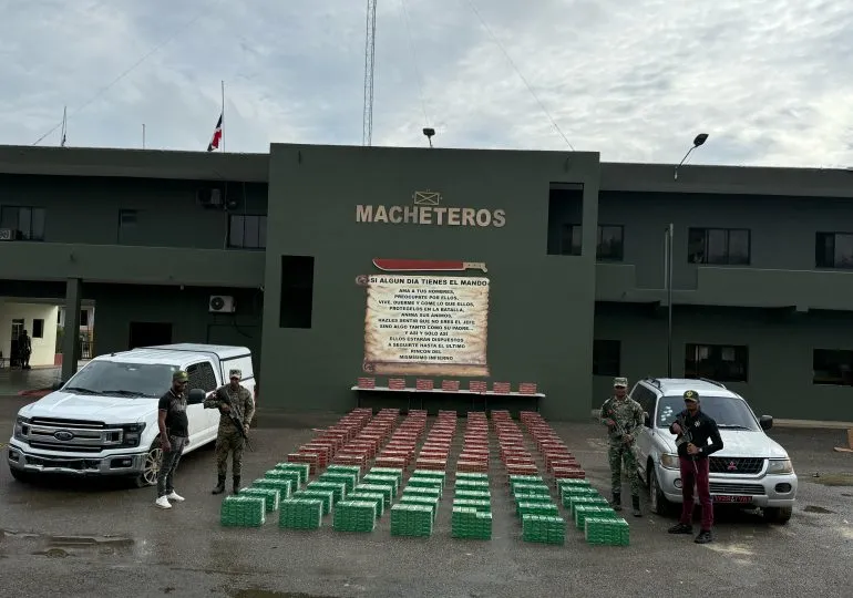 Ejército incauta casi 7 millones de cigarrillos de contrabando en dos vehículos en Montecristi