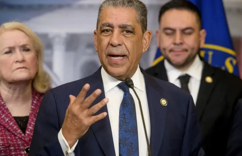 Espaillat supera proceso de expulsión en el Partido Demócrata