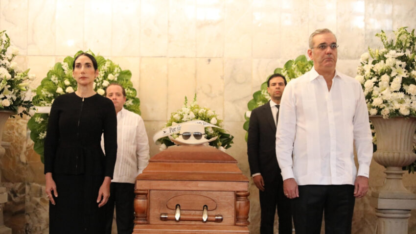 El presidente Abinader asiste a un homenaje póstumo en honor al reconocido merenguero Rubby Pérez.
