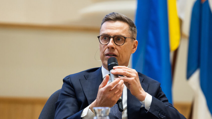 El presidente de Finlandia reconoce que la supervivencia de Ucrania podría implicar la pérdida de territorio.