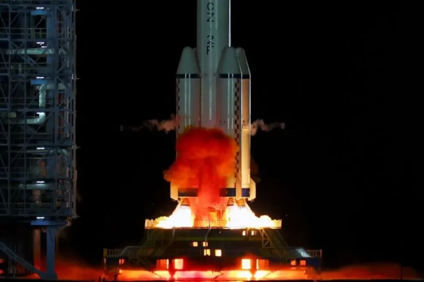 El gobierno chino llevó a cabo exitosamente el lanzamiento de seis nuevos satélites de prueba para la exploración del espacio.