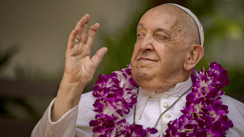 Los 10 momentos emotivos en los que el papa Francisco quebró el molde