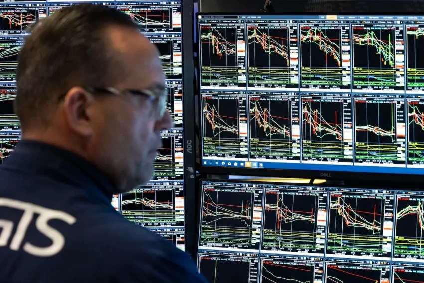 Con fuertes caídas, los mercados de futuros de EEUU confirman temores a un “lunes negro”