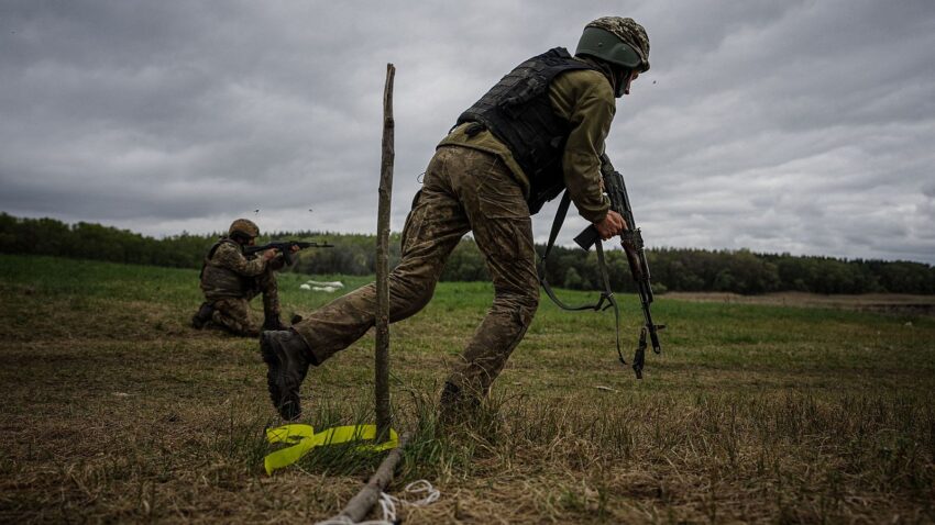 Reclutamiento forzado en Ucrania: las autoridades sobrepasan todos los límites mientras los ucranianos buscan escapar.