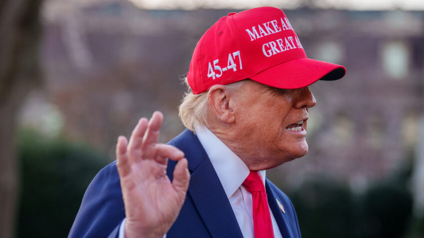 Trump habla en español durante una entrevista