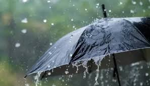 Una vaguada seguirá generando aguaceros este domingo.