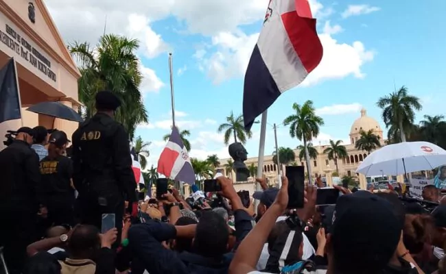 Angelo Vásquez llama al presidente Abinader a resistir presiones internacionales sobre migración