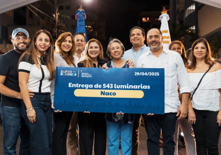 Carolina Mejía mejora seguridad de Naco con la entrega de 543 luminarias led instaladas