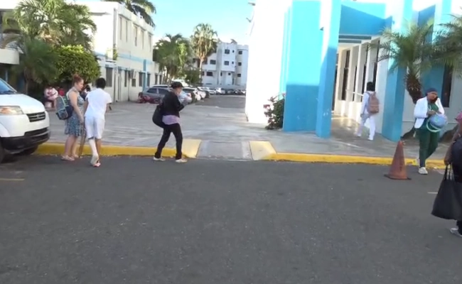 Ciudadanos en hospital pediátrico respaldan medidas migratorias del gobierno y piden mayor control fronterizo